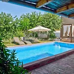 Hébergement de vacances Ema *