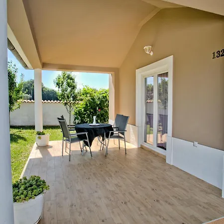 Holiday home Ema Muntic