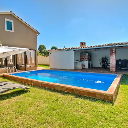 Ema Holiday home *